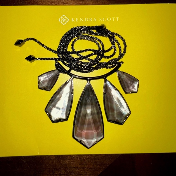 KENDRA SCOTT Rhyan Gunmetal Adjustable Necklace With Black Mother Of Pearl NEW - Picture 2 of 4